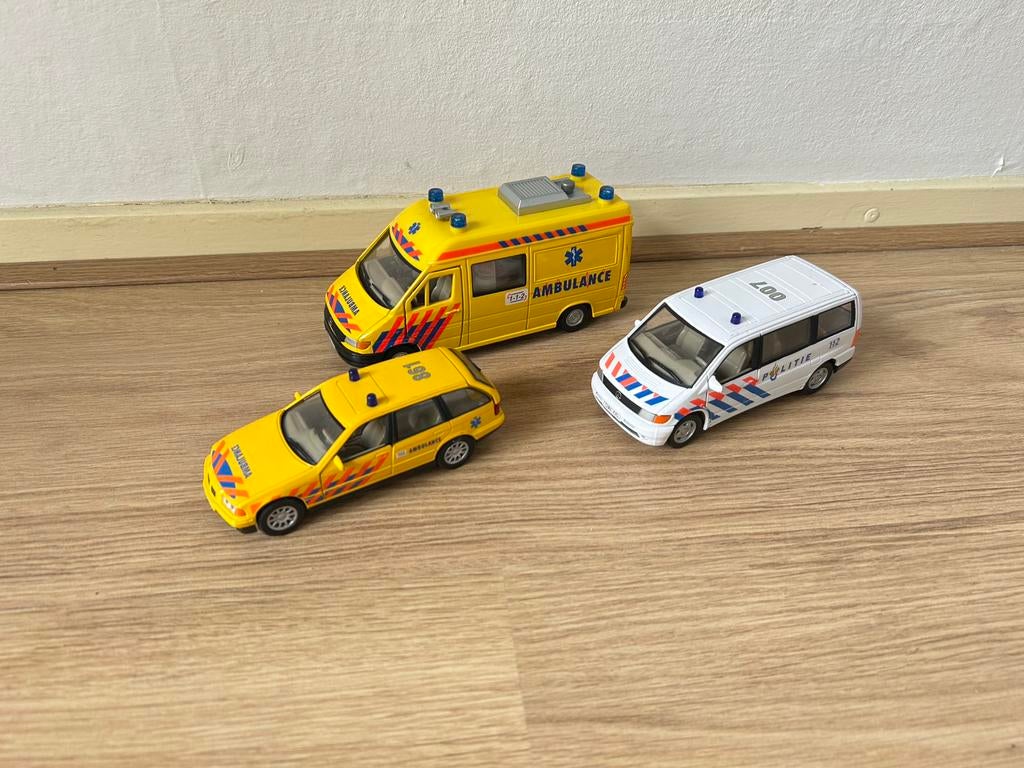 Hongwell Hulpdiensten – 1/32, Hobby en Vrije tijd, Modelauto's | 1:32, Zo goed als nieuw, Auto, Overige merken, Ophalen of Verzenden