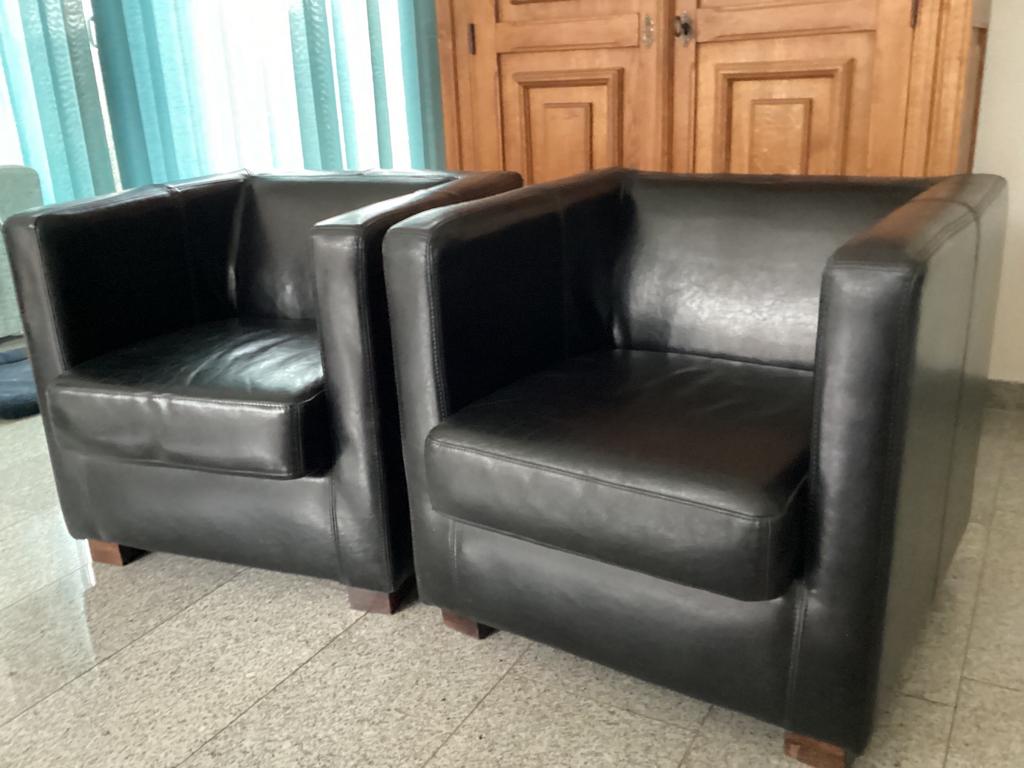 Twee mooie, zwart lederen feuteuils, Ophalen, Minder dan 75 cm, 50 tot 75 cm