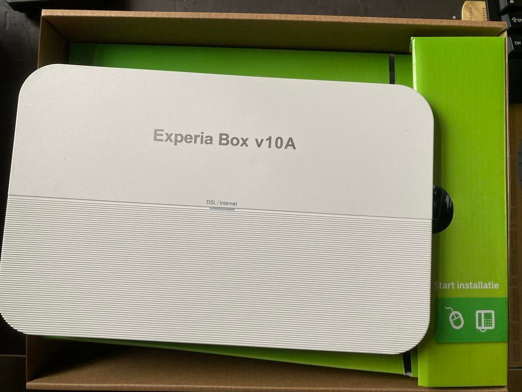 Experia Box V10a - Router met Modem, Computers en Software, Routers en Modems, Ophalen of Verzenden, Gebruikt, Router met modem