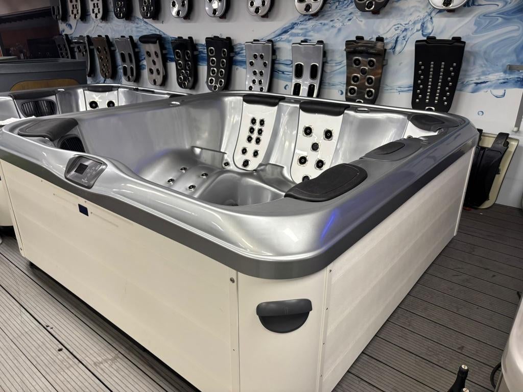 Outlet - Villeroy&Boch Luxe High-End Spa -5 pers  | garantie