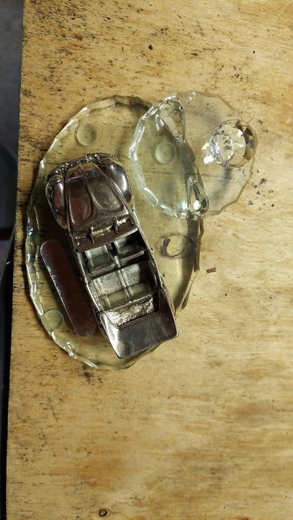 Volkswagen Kever op glazen plaat - decoratief object, Hobby en Vrije tijd, Modelauto's | 1:18, Ophalen of Verzenden, Gebruikt