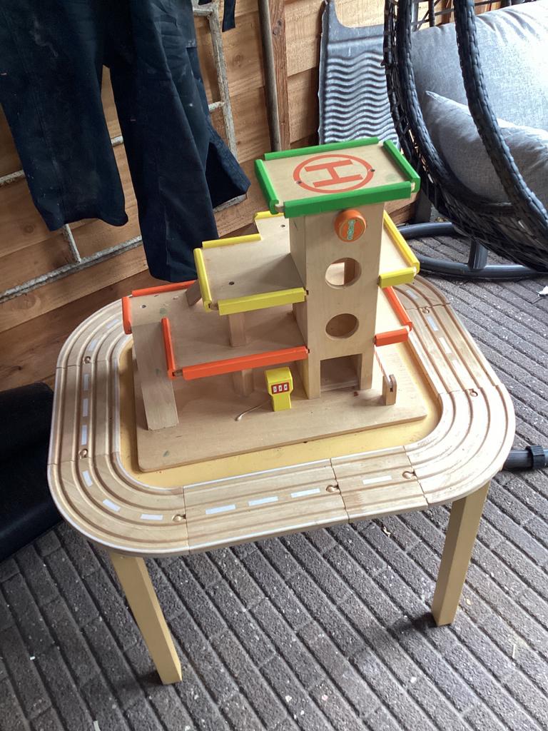 Hema racebaan tafel met garage en auto's op tafel, Ophalen, Zo goed als nieuw, Jongen of Meisje