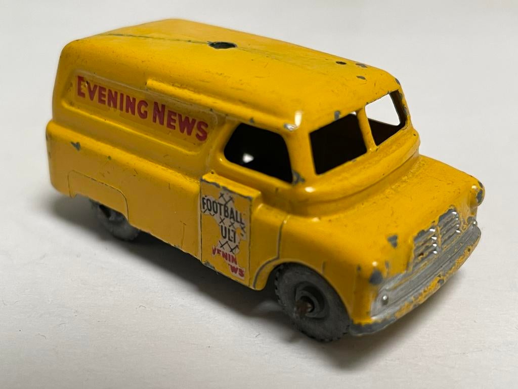Lesney Matchbox 42a Bedford "Evening News" Delivery Van, Ophalen of Verzenden, Zo goed als nieuw, Bus of Vrachtwagen, Lesney