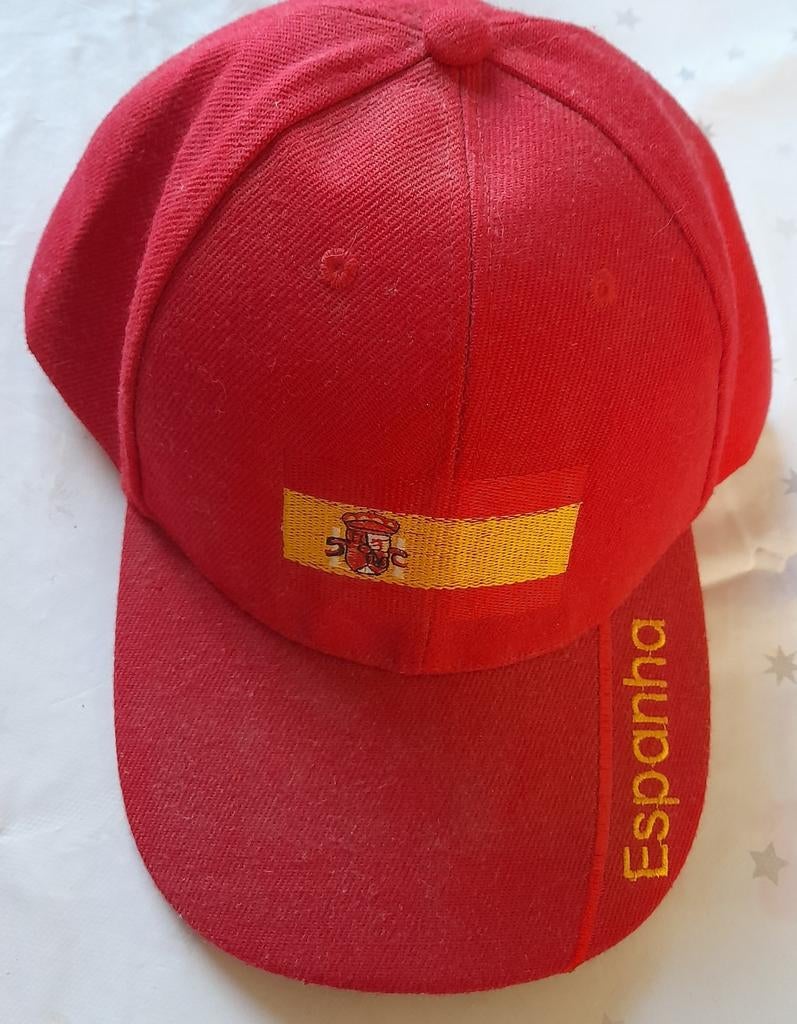 Rode pet met spaanse opdruk, Ophalen of Verzenden