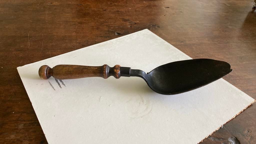 Antieke schep gedraaid hout en ijzer mooi 40cm, Antiek en Kunst, Antiek | Gereedschap en Instrumenten, Ophalen of Verzenden