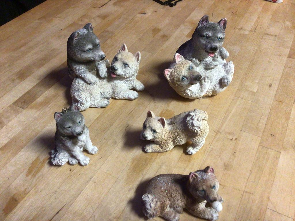 Honden beeldjes husky poolhond, Ophalen of Verzenden, Zo goed als nieuw, Dier