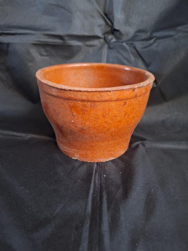 Oude aardewerk pot, Ophalen