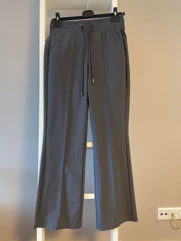 Grijze flared broek met trekkoord - Maat 36, Ophalen of Verzenden, Zo goed als nieuw, Maat 36 (S), Grijs