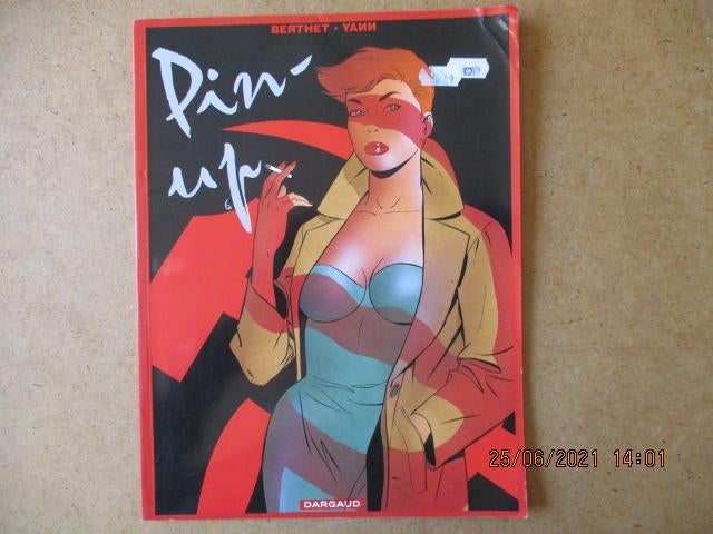 adv3712 pin-up, Eén stripboek, Ophalen, Gelezen