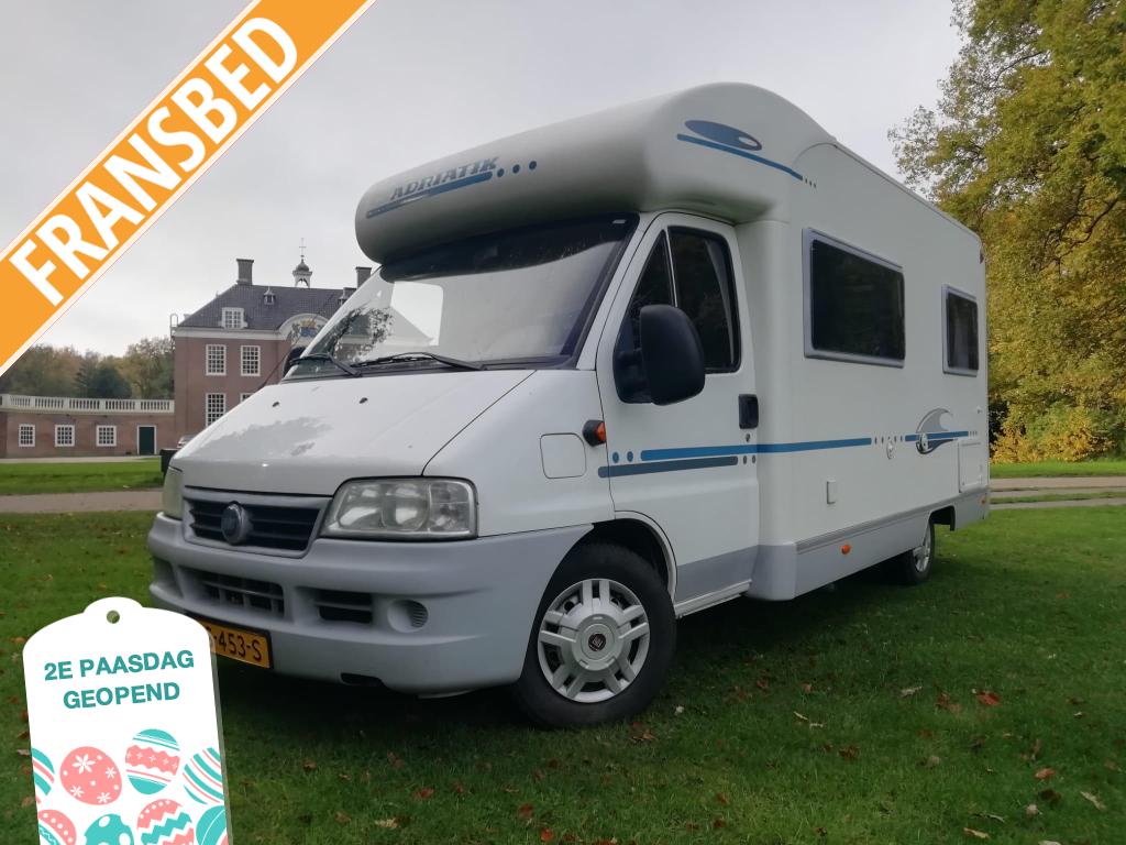 Compacte Adria Coral 573 DS met dak airco en zonnepaneel !!!, Ringverwarming, Treinzit, Bedrijf, Adria