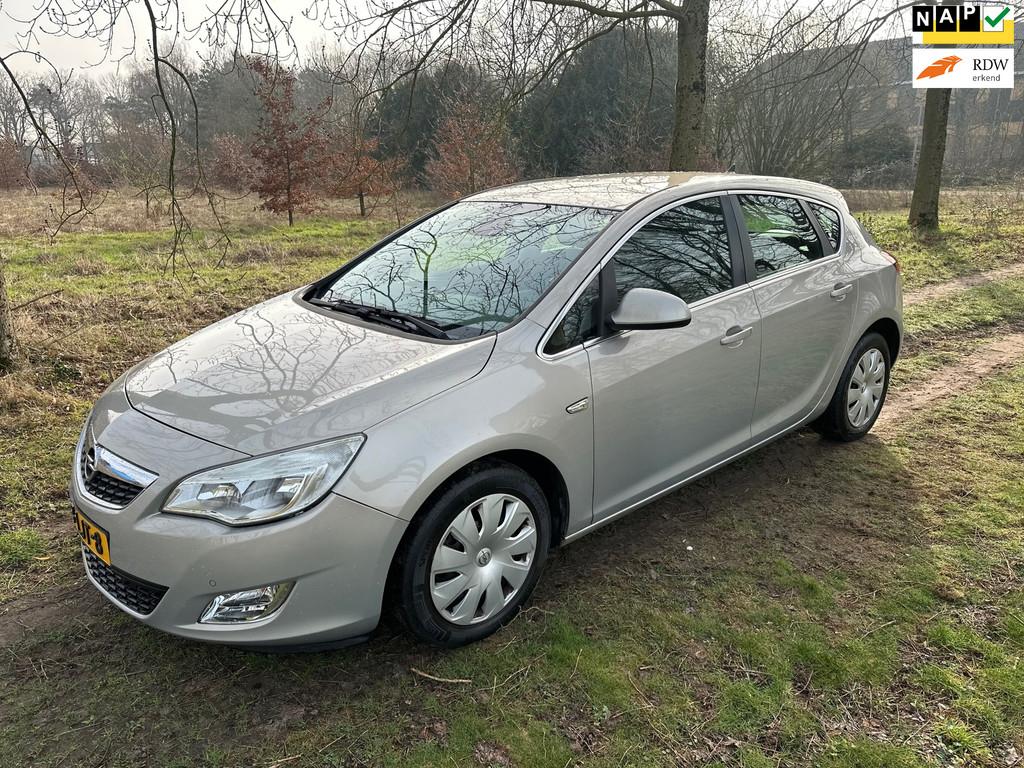 Opel Astra 1.6 Cosmo apk t/m 03-05-2027, Voorwielaandrijving, Euro 5, 680 kg, 4 cilinders