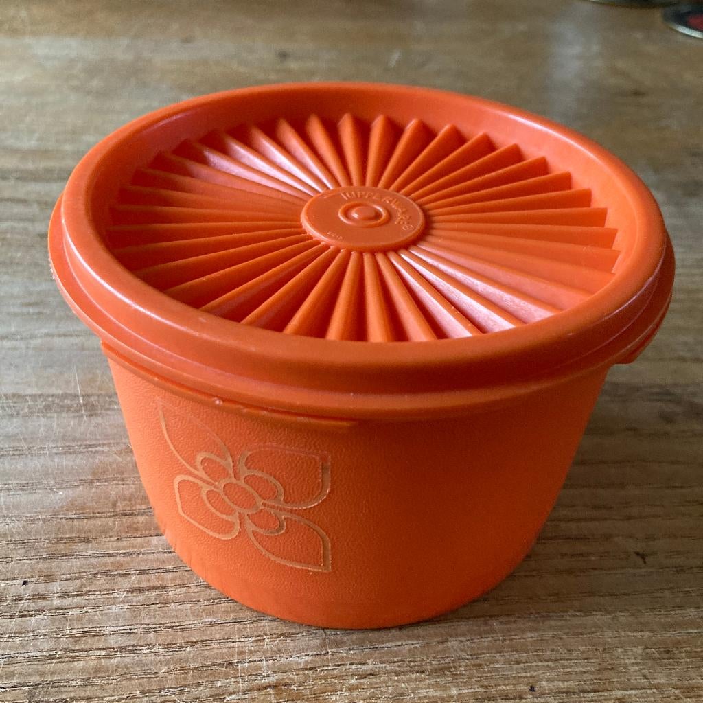 Vintage Tupperware oranje bewaardoos zonnedeksel Ø12cm, Ophalen of Verzenden, Gebruikt, Oranje, Bus of Trommel