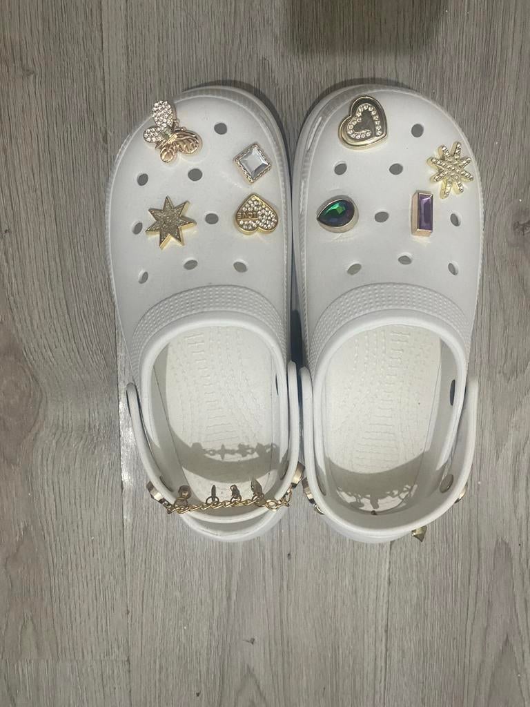 Witte Crocs met Jibbitz en ketting 38/39, Ophalen of Verzenden, Zo goed als nieuw