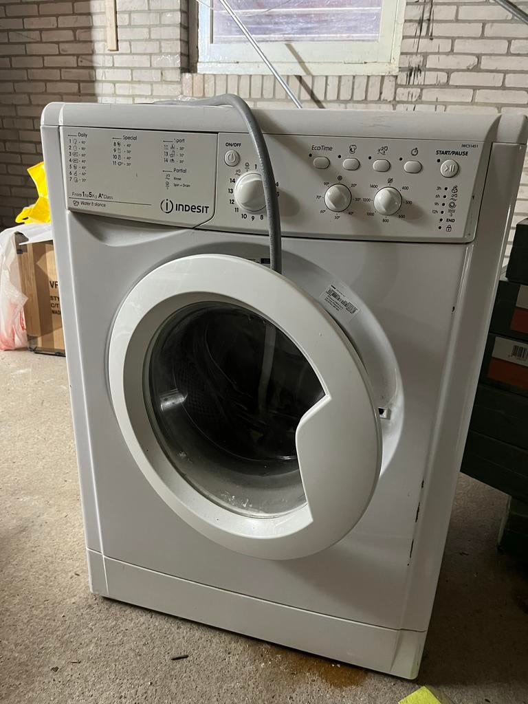 Indesit Wasmachine 5kg A+ 1400 toeren Engels display, Witgoed en Apparatuur, Wasmachines, Ophalen, 1200 tot 1600 toeren, Gebruikt