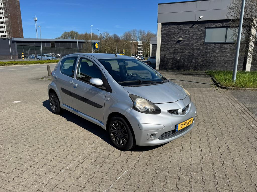 Toyota Aygo 1.0-12V + AUTOMAAT, Elektrische ramen, Stof, Gebruikt, 4 stoelen