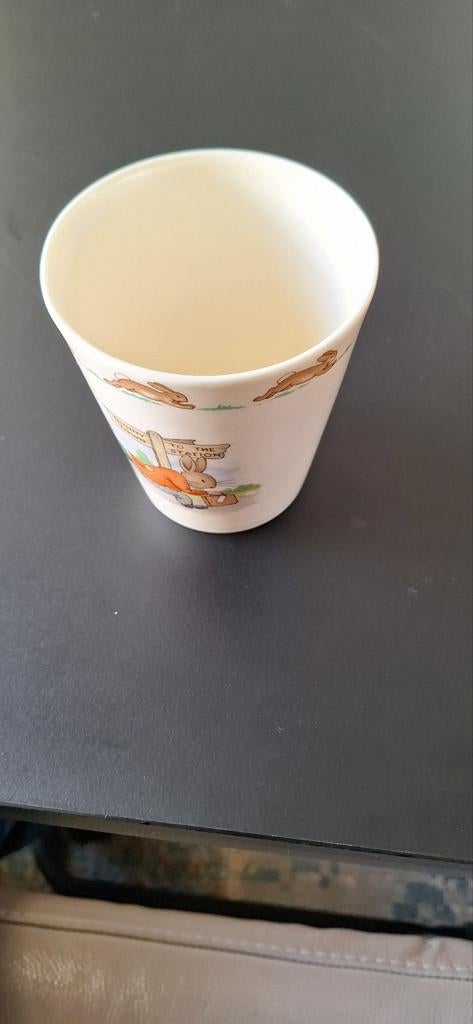 Zeldzame Royal Doulton Bunny Town beker uit 1936, Antiek en Kunst, Ophalen of Verzenden