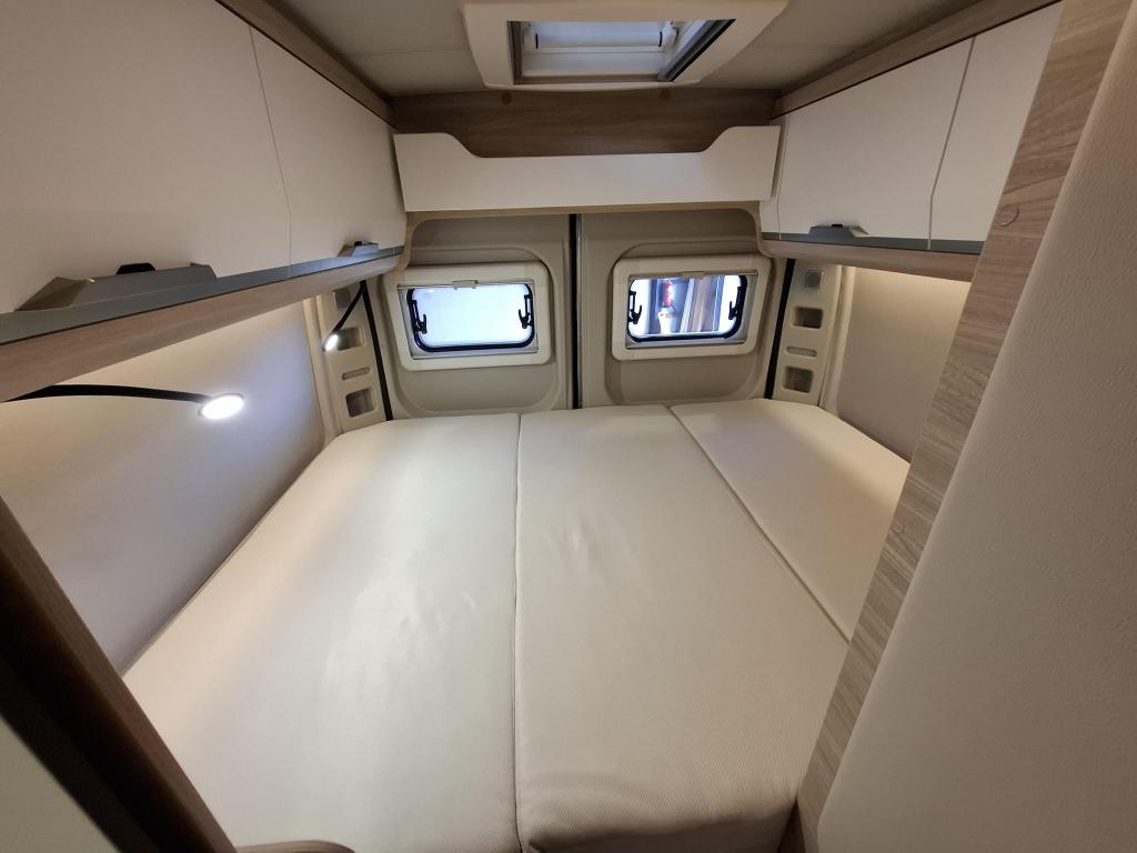 2020 Knaus BoxStar 600 140PK Dwarsbed Trekhaak 24000Km, Caravans en Kamperen, Campers, Luifel, Ringverwarming, Fiat, Bedrijf