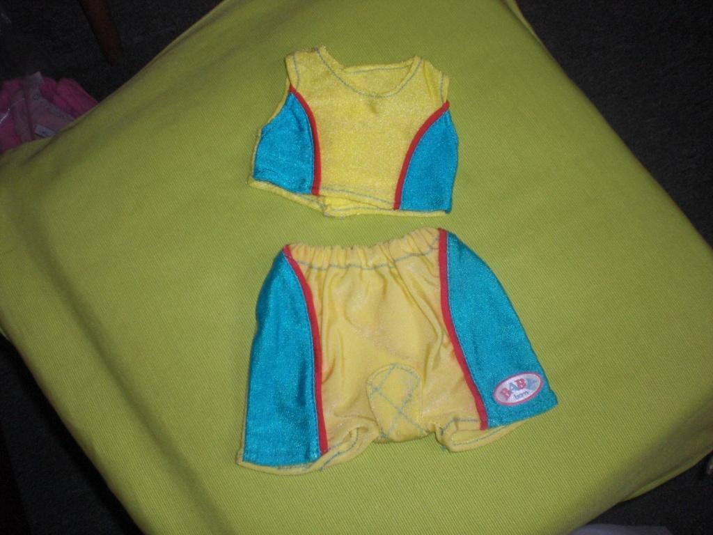 baby born kleertjes €4 per foto, Kinderen en Baby's, Speelgoed | Poppen, Zo goed als nieuw, Babypop, Ophalen of Verzenden