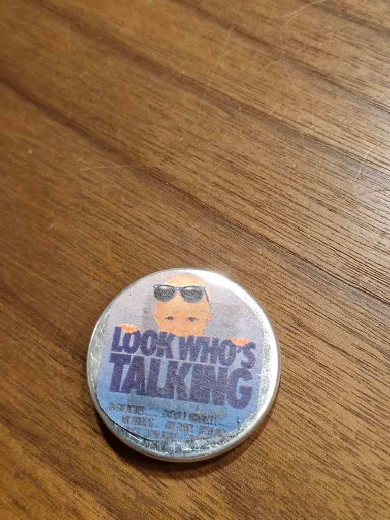 094 Look Who's Talking button, Ophalen of Verzenden