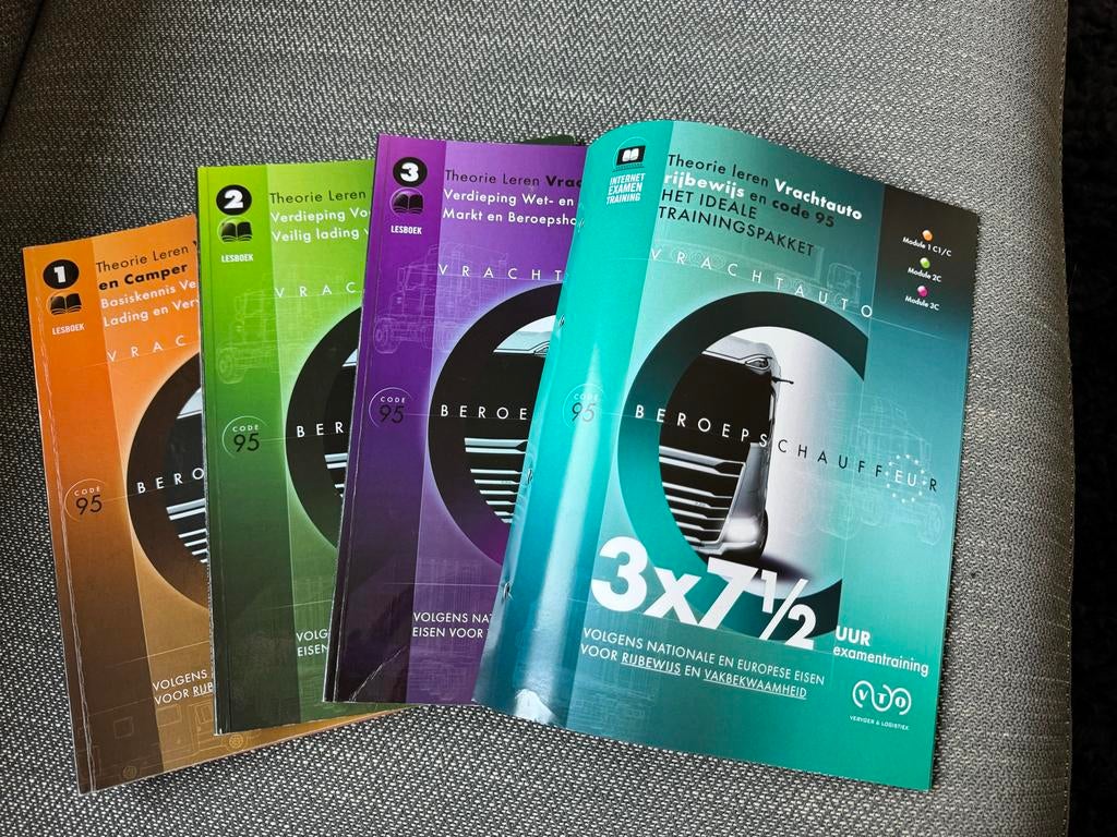 Vrachtwagen theorieboeken C + C1 (Code 95), Ophalen of Verzenden, Zo goed als nieuw, Algemeen