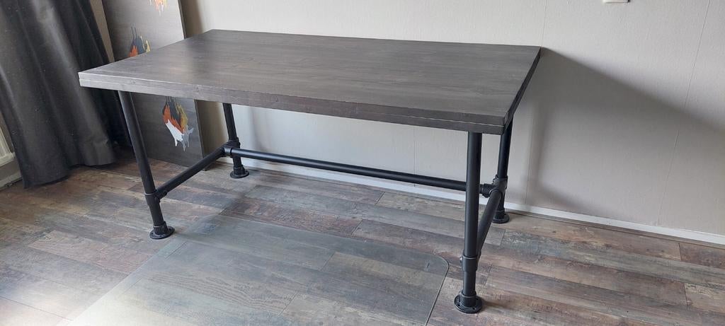 Houten bureau 160x80 met steigerbuis onderstel, Ophalen