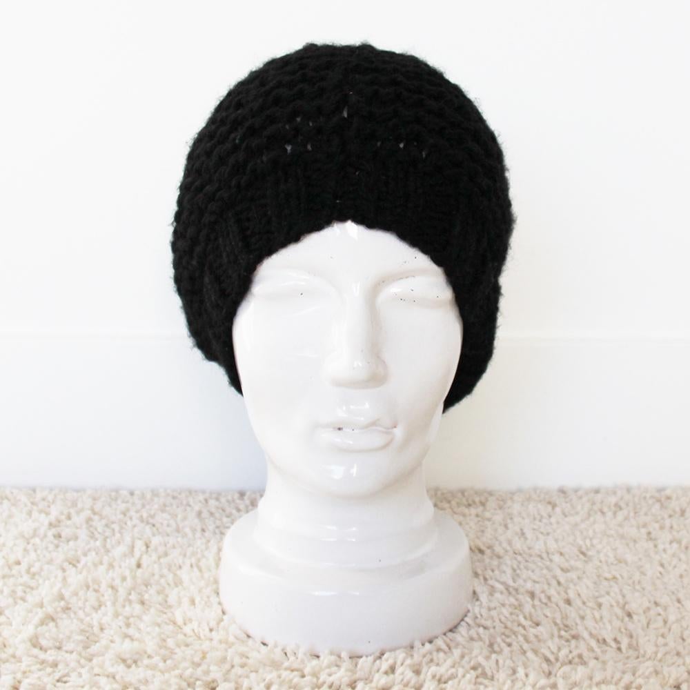 Mooie Warme Zwarte Muts € 10,-, ---, Ophalen of Verzenden, Zo goed als nieuw, Muts