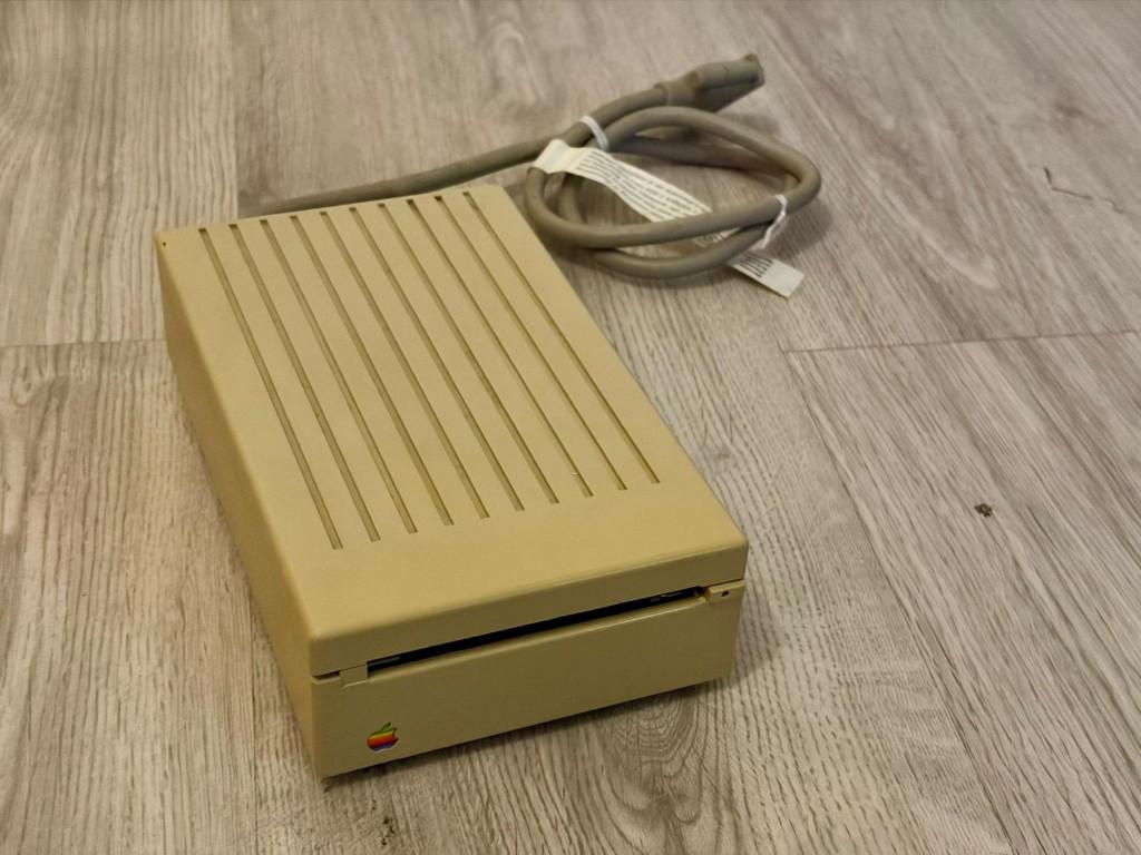 Apple 800K 3,5" floppy disk drive, Ophalen of Verzenden, Apple