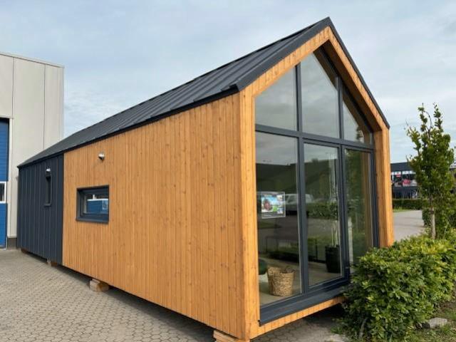 chalet / kleine woning/ zorgwoning / tiny house 10,5x3,5 m, 2 slaapkamers, Friesland, Eigenaar, Chalet, Bungalow of Caravan
