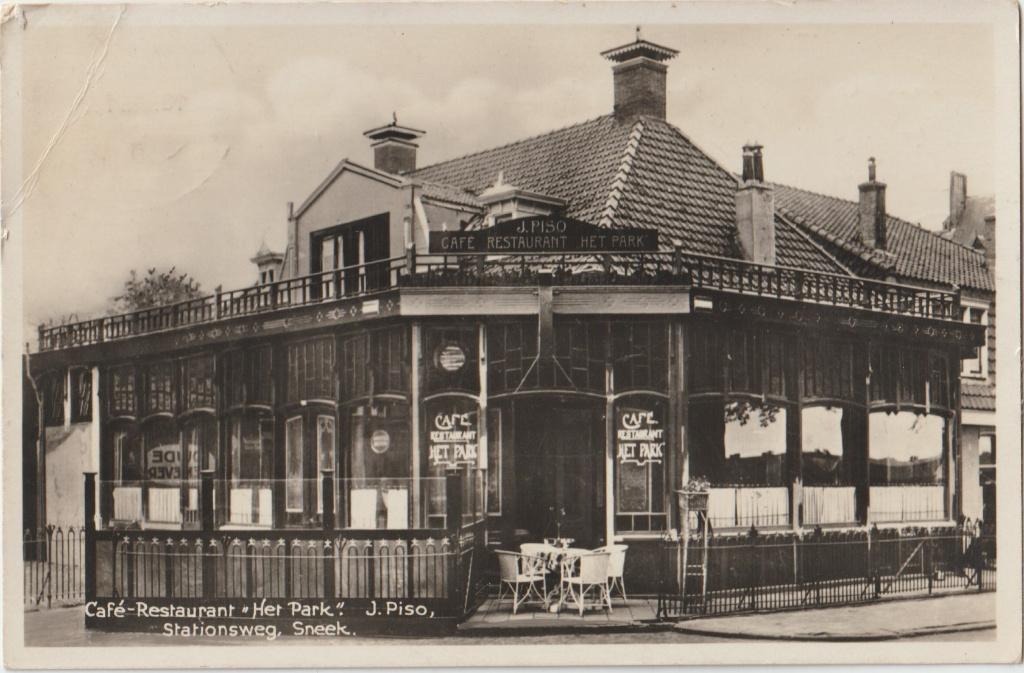 Sneek FOTOKAART Cafe Restaurant, Verzamelen, Ansichtkaarten | Nederland, Verzenden, 1920 tot 1940, Gelopen, Friesland