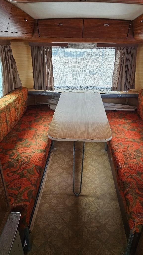 Eriba Triton, Standaardzit, Omvormbare zithoek, Particulier, 4 tot 5 meter