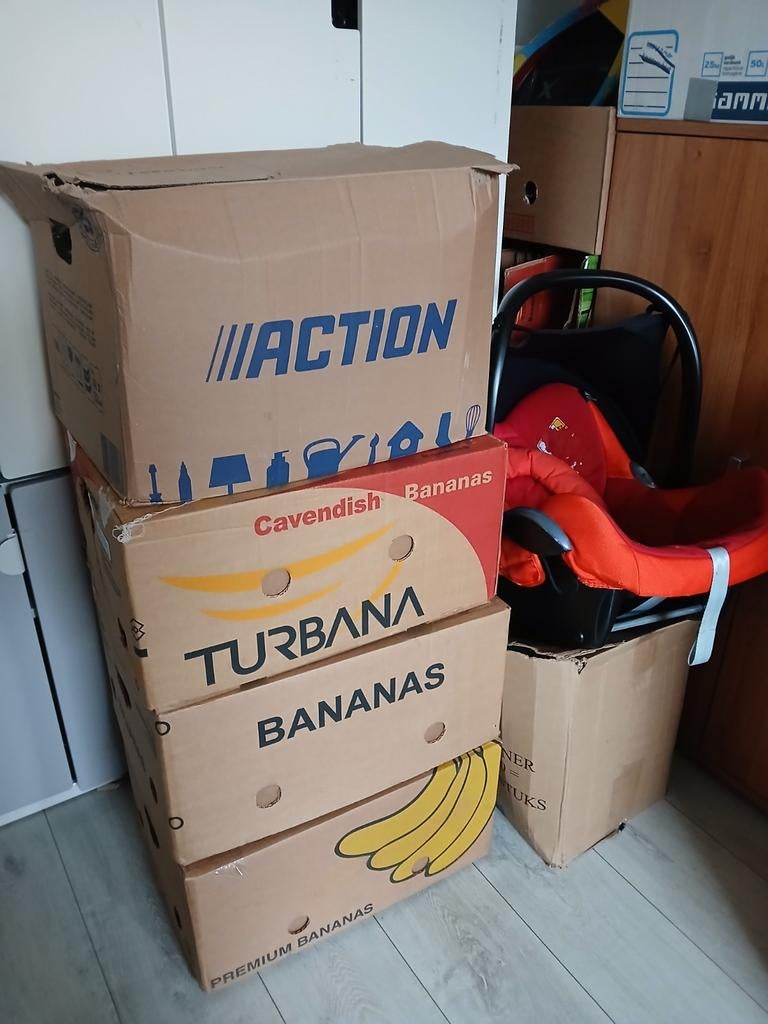 5 dozen rommelmarktspullen plus maxicosi, Ophalen