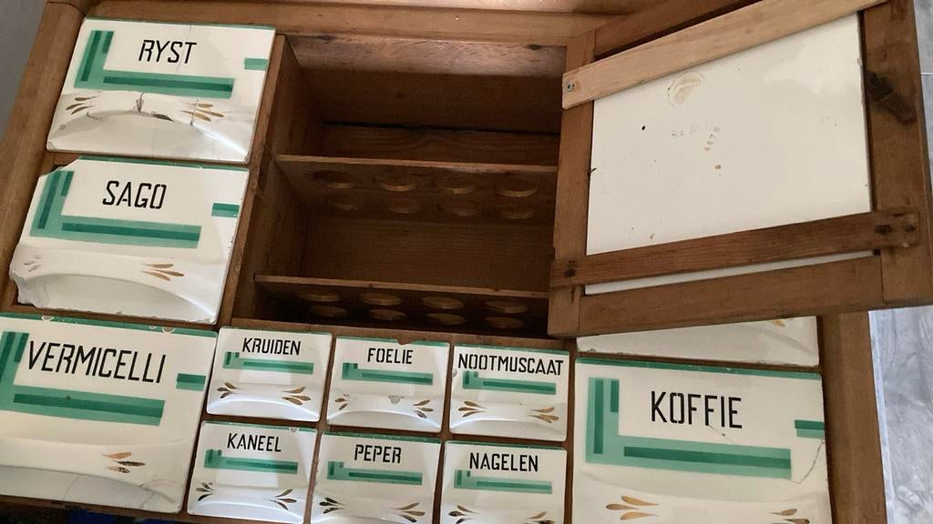 Vintage Keukenrek met Porseleinen Kruidenpotjes, Antiek en Kunst, Ophalen
