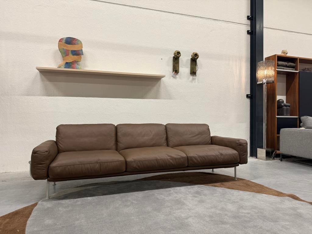 Nieuw Gelderland 10030 Hebe B3,5 Bank Bruin leer Design, Huis en Inrichting, Banken | Bankstellen, Rechte bank, Gelderland, Driepersoons