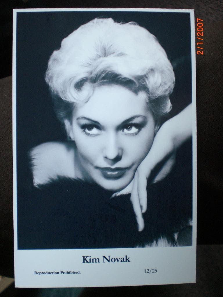 kaart Kim Novak 3, Ophalen of Verzenden, 1980 tot heden, Ongelopen, Sterren en Beroemdheden