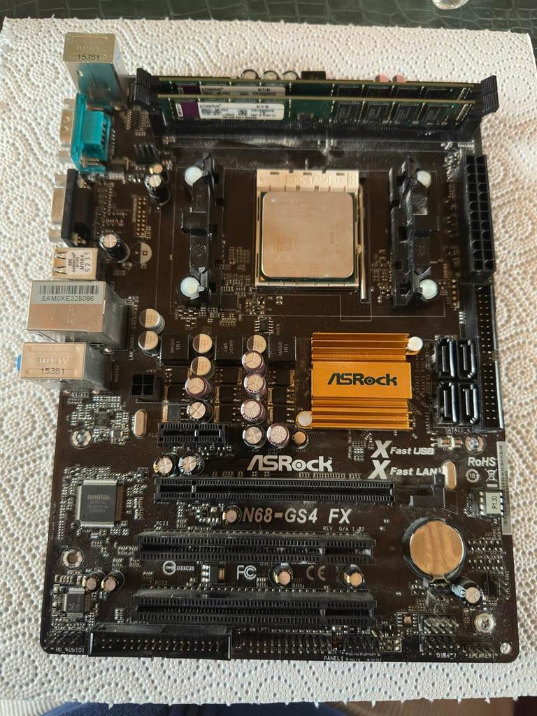 ASRock Moederbord met AMD FX-4300 CPU en 8GB DDR3 RAM, Computers en Software, Moederborden, Ophalen of Verzenden, Gebruikt, AMD