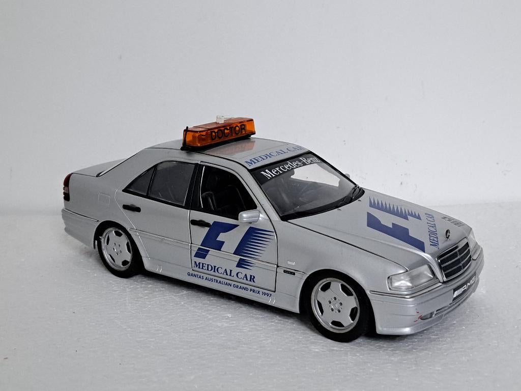 Mercedes C36 AMG F1 Safety Car 1/18 UT Models, Ophalen of Verzenden, Gebruikt, Auto, UT Models