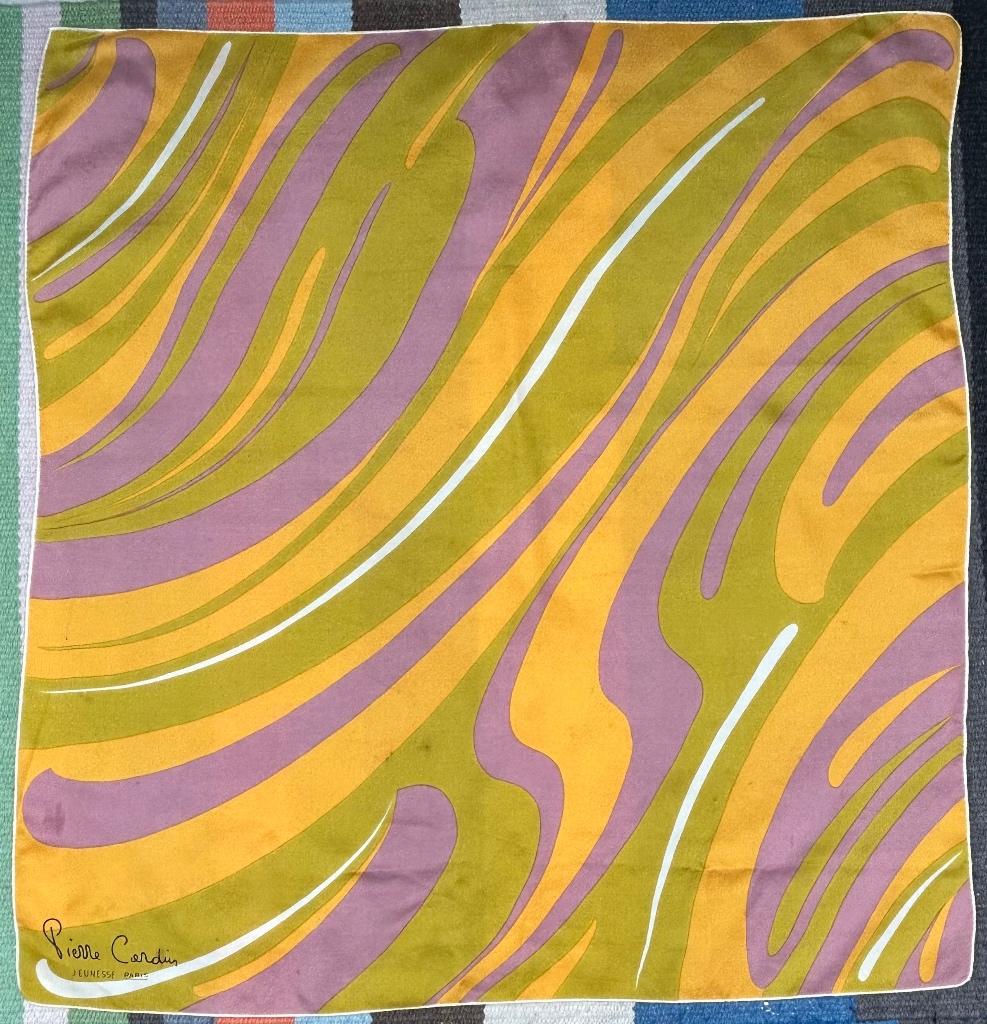 Zijden Vintage Foulard Pierre Cardin, Pierre Cardin, Ophalen of Verzenden, Zo goed als nieuw, Sjaal