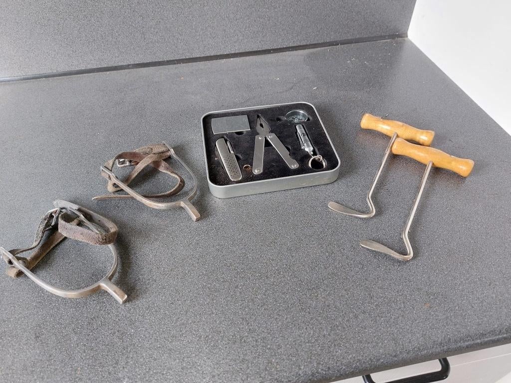 sporen, laarzentrekker en survival set, Dieren en Toebehoren, Paarden en Pony's | Overige Paardenspullen, Ophalen of Verzenden