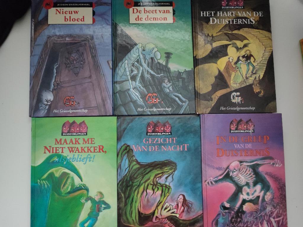 12 griezelboeken, Ophalen of Verzenden, Zo goed als nieuw, Paul van Loon