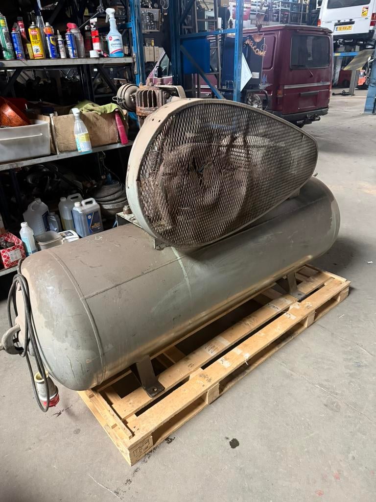 Goed werkende compressor 500 liter ketel, 100 liter of meer, Ophalen, Zo goed als nieuw, 400 tot 800 liter/min