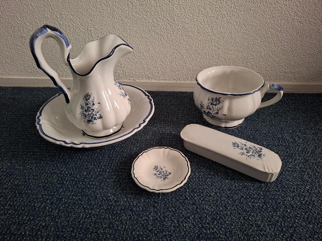 Lampetkan en schaal, po, kammenbakje en zeepschaaltje, Antiek en Kunst, Ophalen