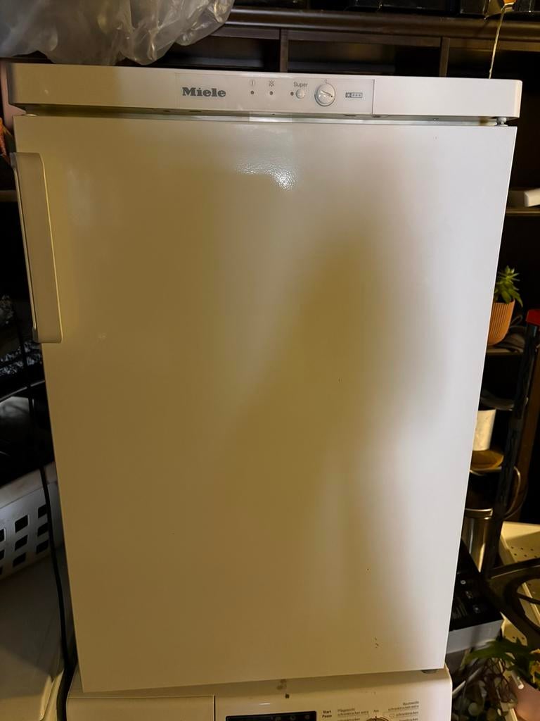 Miele vrijstaande diepvriezer ken eventueel bezorgd worden., Witgoed en Apparatuur, Vriezers en Diepvrieskisten, Minder dan 60 cm