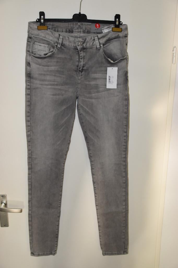 mooie nieuwe grijze jeans LTB Daisy maat 31-32, Nieuw, Ophalen of Verzenden, Grijs, LTB