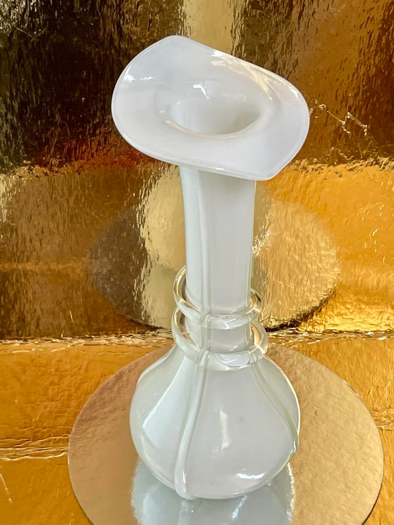 Antiek Boheems Soliflore Vaasje - Art Glass White Swirl, Antiek en Kunst, Ophalen of Verzenden