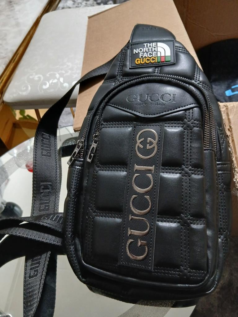 Heren schoudertassen: Gucci, Calvin Klein, Tommy Hilfiger, Sieraden, Tassen en Uiterlijk, Tassen | Schoudertassen, Ophalen of Verzenden