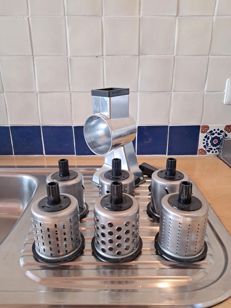 ZYLISS Zwitzerland topkwalititeit trommelrasp 6 trommels, Gebruikt, Ophalen of Verzenden, Metaal, Snijmachine