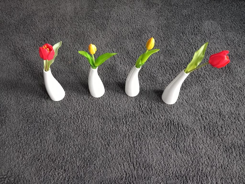 WITTE VAZEN MET DECORATIE VAN HEERDINK, Overige kleuren, Aardewerk of Porselein, Ophalen of Verzenden, Zo goed als nieuw