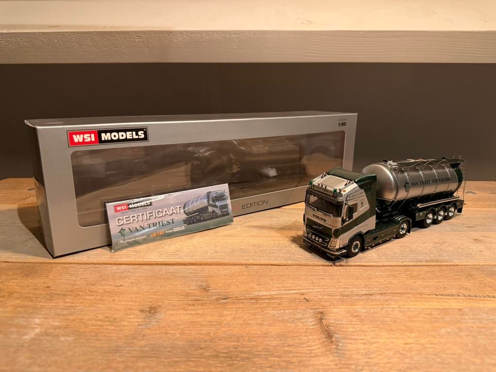 Van Triest Volvo WSI, Hobby en Vrije tijd, Modelauto's | 1:50, Ophalen of Verzenden, Zo goed als nieuw, Bus of Vrachtwagen, Wsi