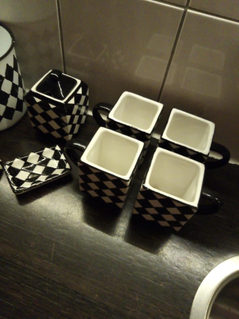 Zwart wit thee set, Ophalen of Verzenden, Gebruikt, Overige stijlen, Kop(pen) en/of Schotel(s)