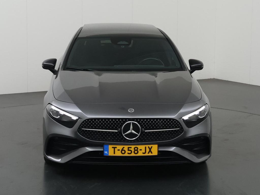 Mercedes-Benz A-klasse 180 AMG Line | Premium pack | Night p, Gebruikt, 4 cilinders, Bedrijf, Zilver of Grijs